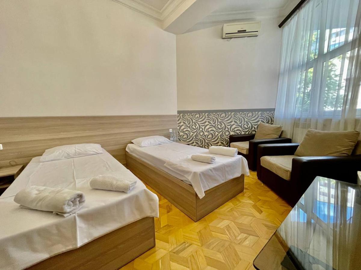Olive Hotel Erivan Exterior foto